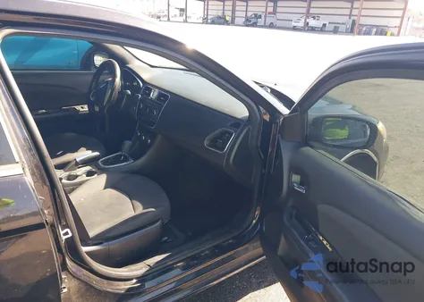 2013 Chrysler 200 Touring z USA, uszkodzony, nr VIN 1C3CCBBB0DN651608